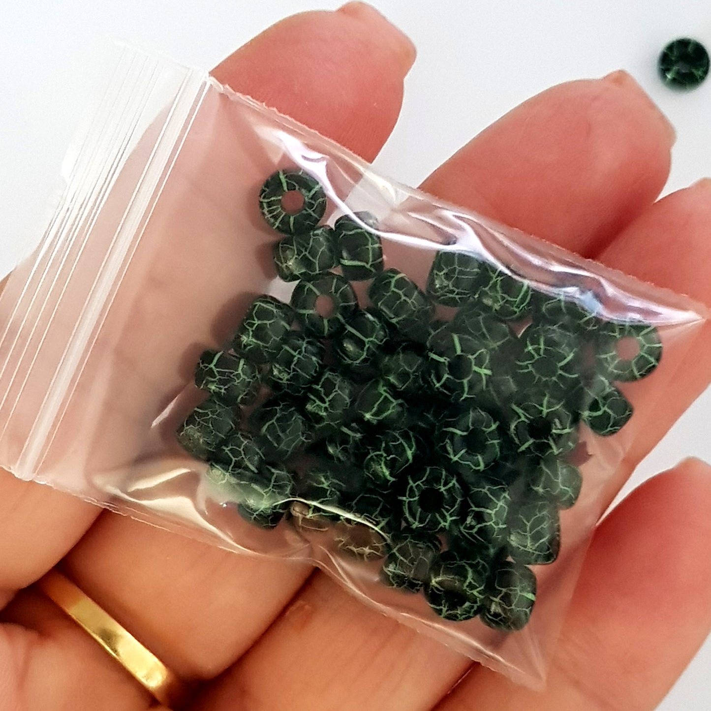 Matubo 2/0 Seed Beads - Jet Black/Green - 6mm Round Beads -Kalitheo