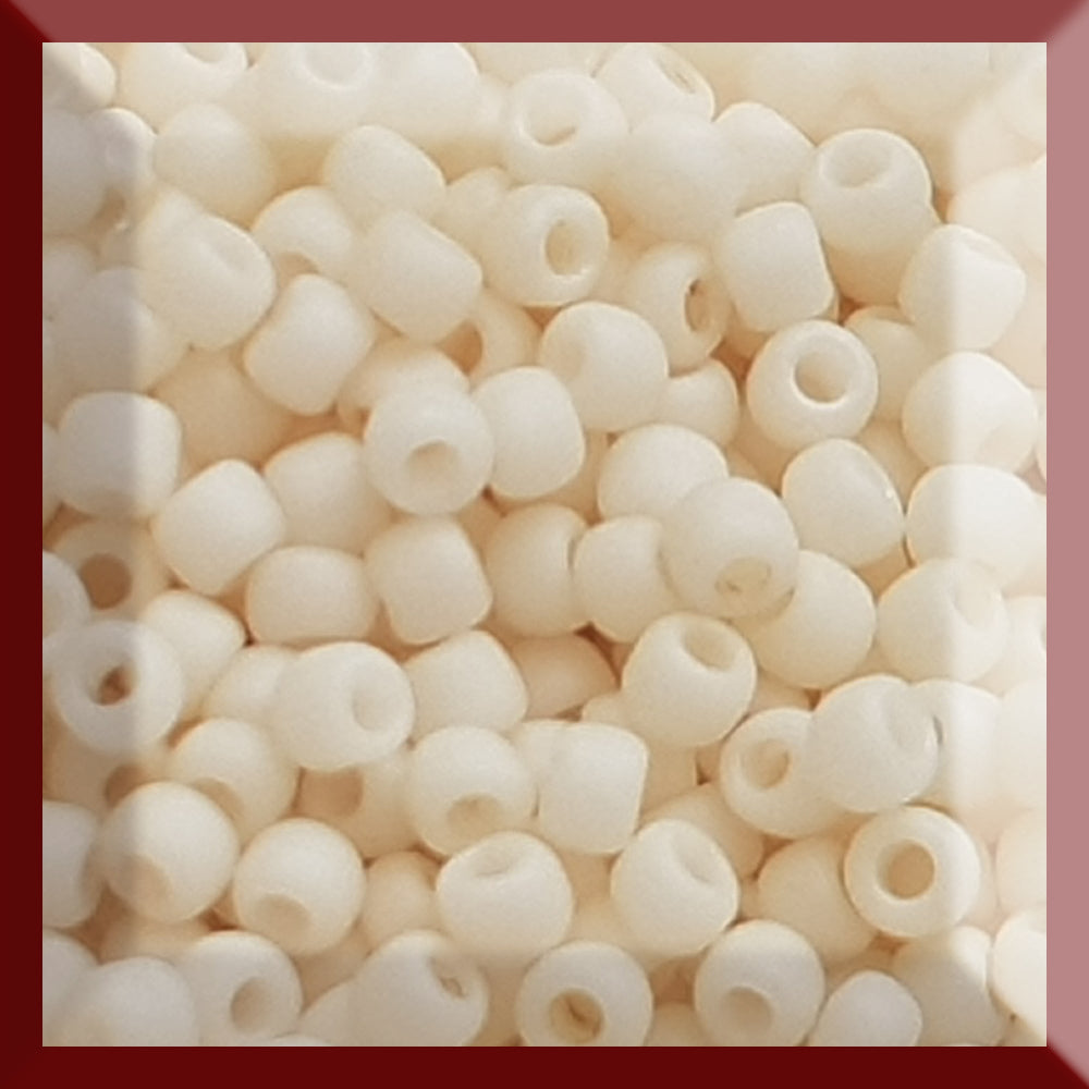 close up cream beads square