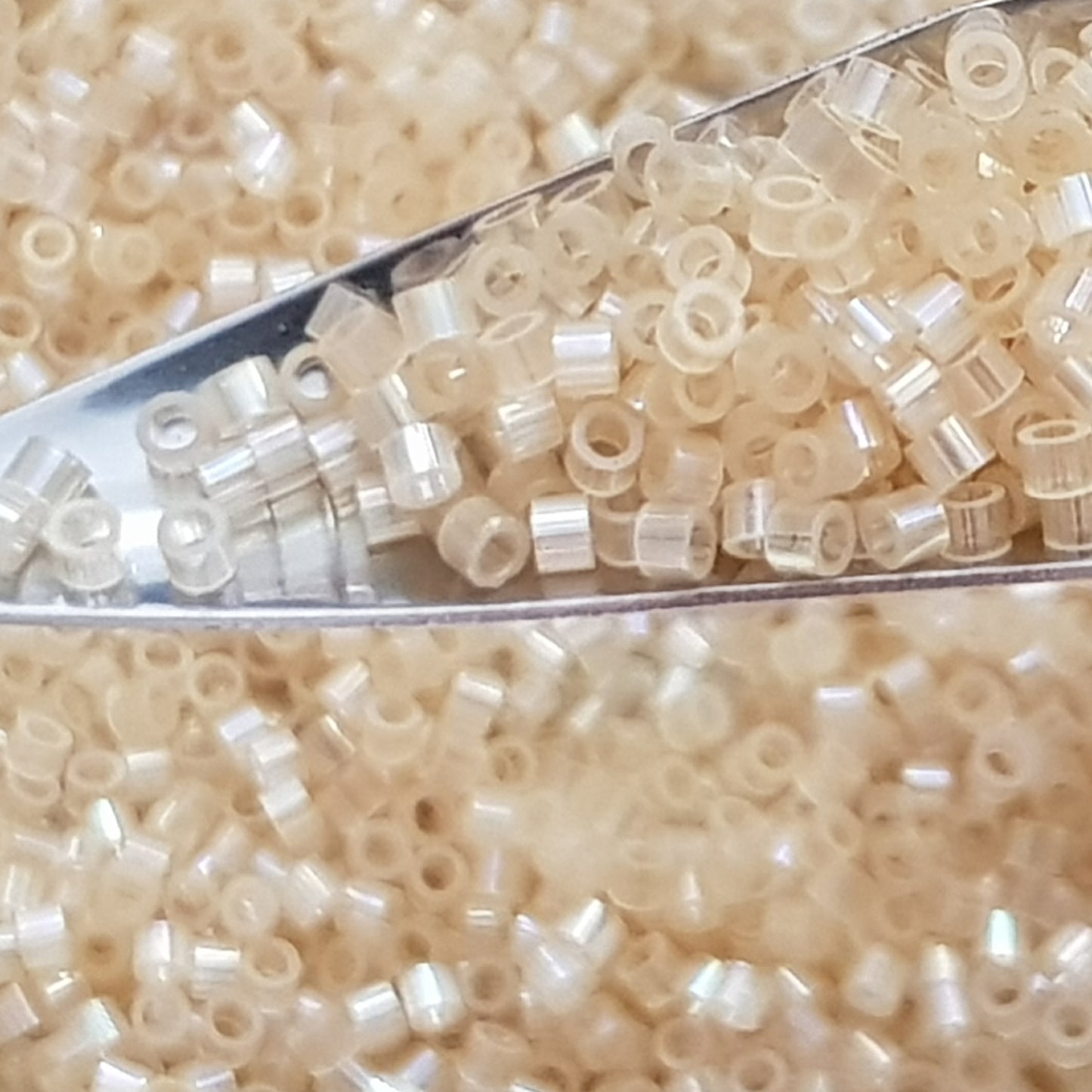Aiko 11/0 TA-1550 Amaretto Crème Rainbow Fibre-Optic Iridescent Precision-Cut Cylinder Toho Seed Beads | Beading Supply