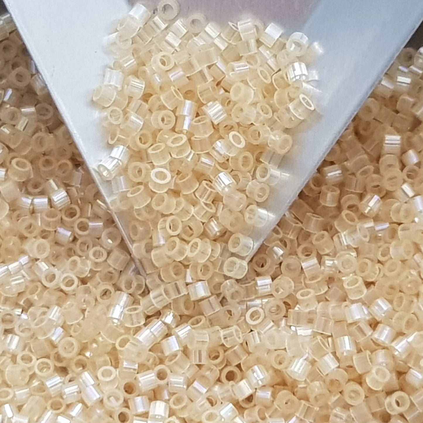 Aiko 11/0 TA-1550 Amaretto Crème Rainbow Fibre-Optic Iridescent Precision-Cut Cylinder Toho Seed Beads | Beading Supply