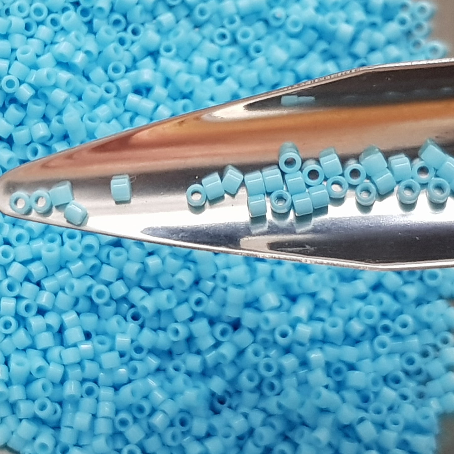 Aiko 11/0 TA-43 Kingman Turquoise Opaque Precision-Cut Cylinder Toho Seed Beads | Beading Supply