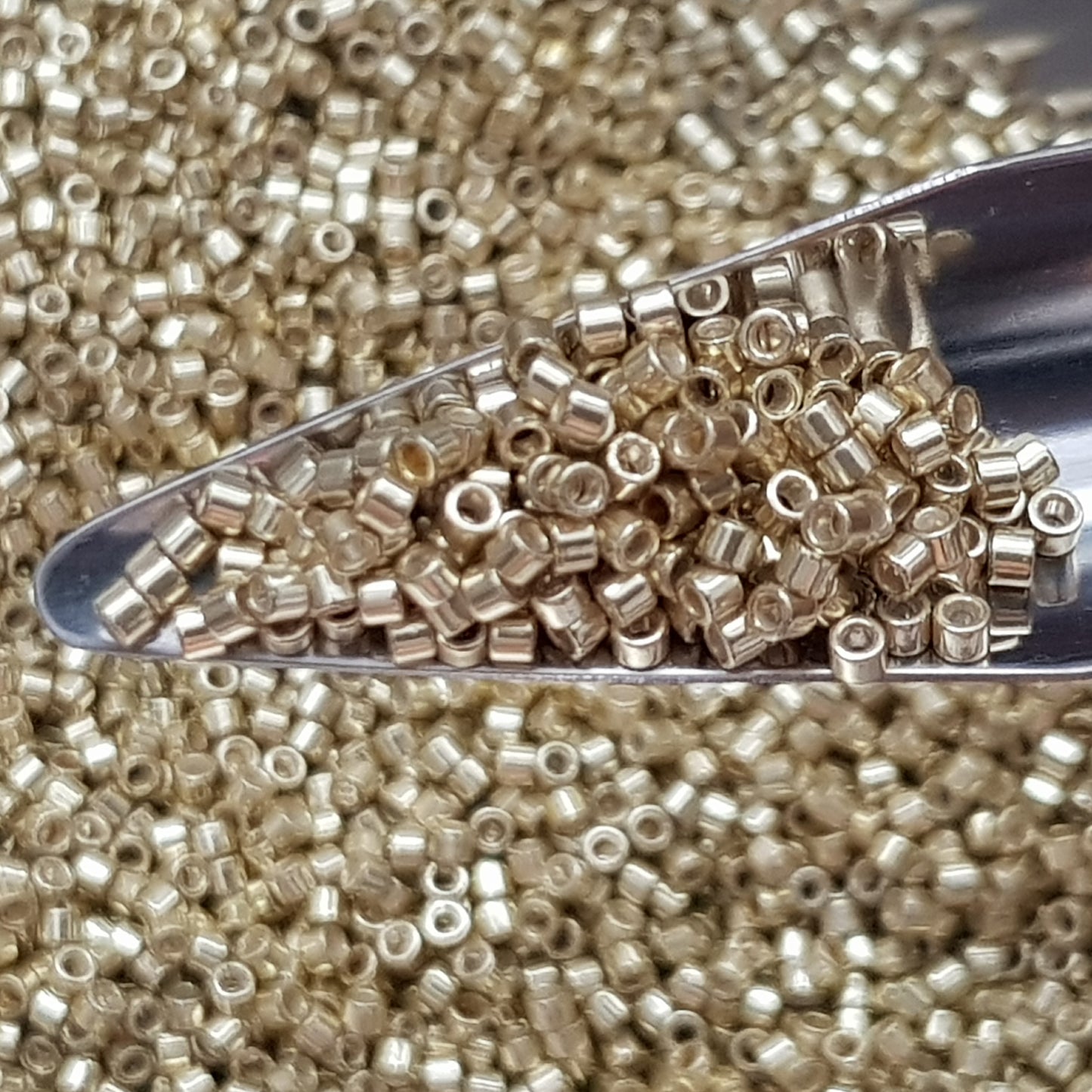 Aiko 11/0 TA-559 Yellow Gold Galvanized Precision-Cut Cylinder Toho Seed Beads | Beading Supply