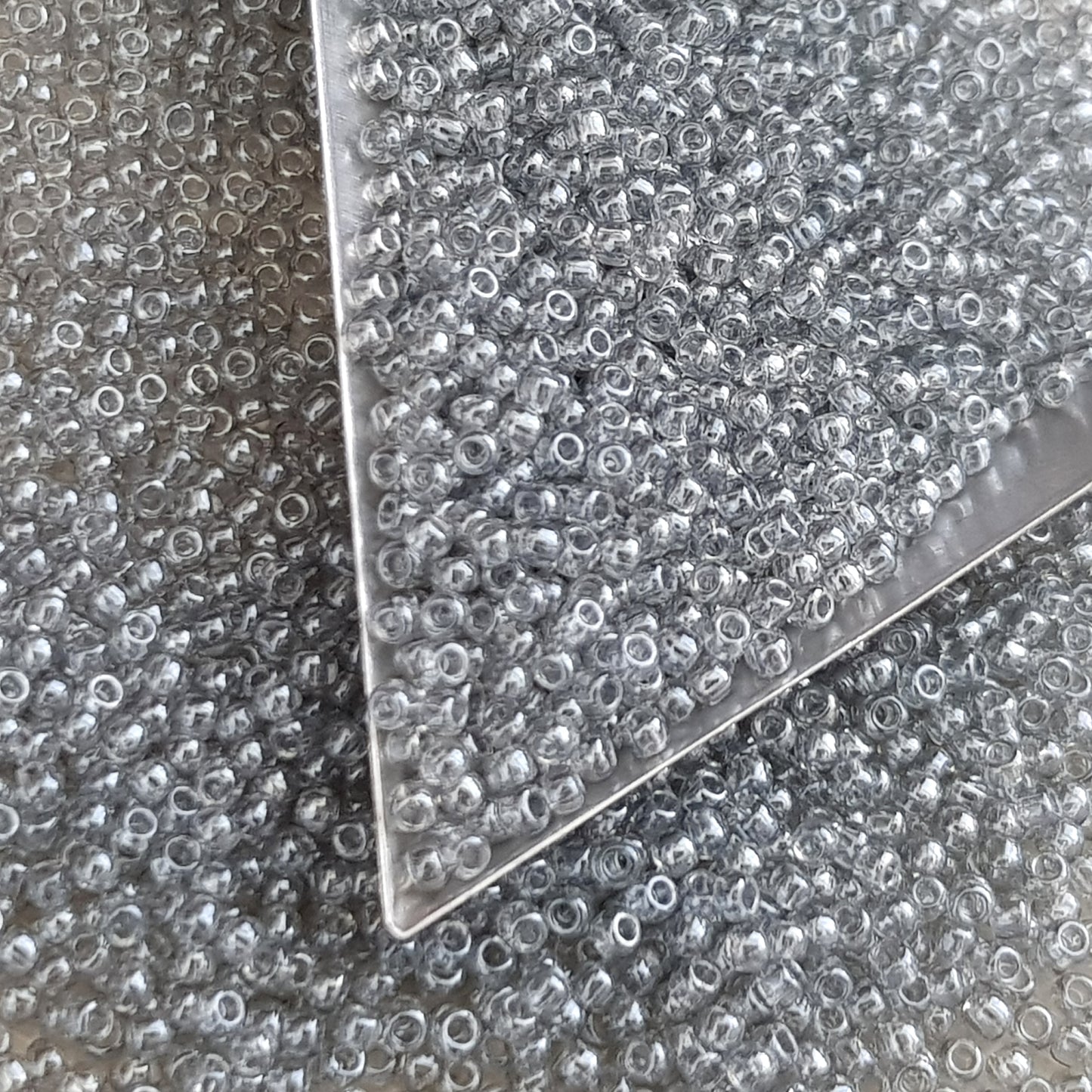 11/0 TR-112 Black Diamond Transparent Lustre 10g/30g Round Toho Seed Beads | Beading Supply