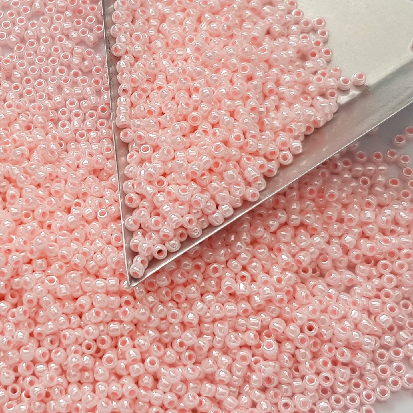 11/0 TR-126 Baby Pink Opaque Lustre 10g/30g Round Toho Seed Beads | Beading Supply