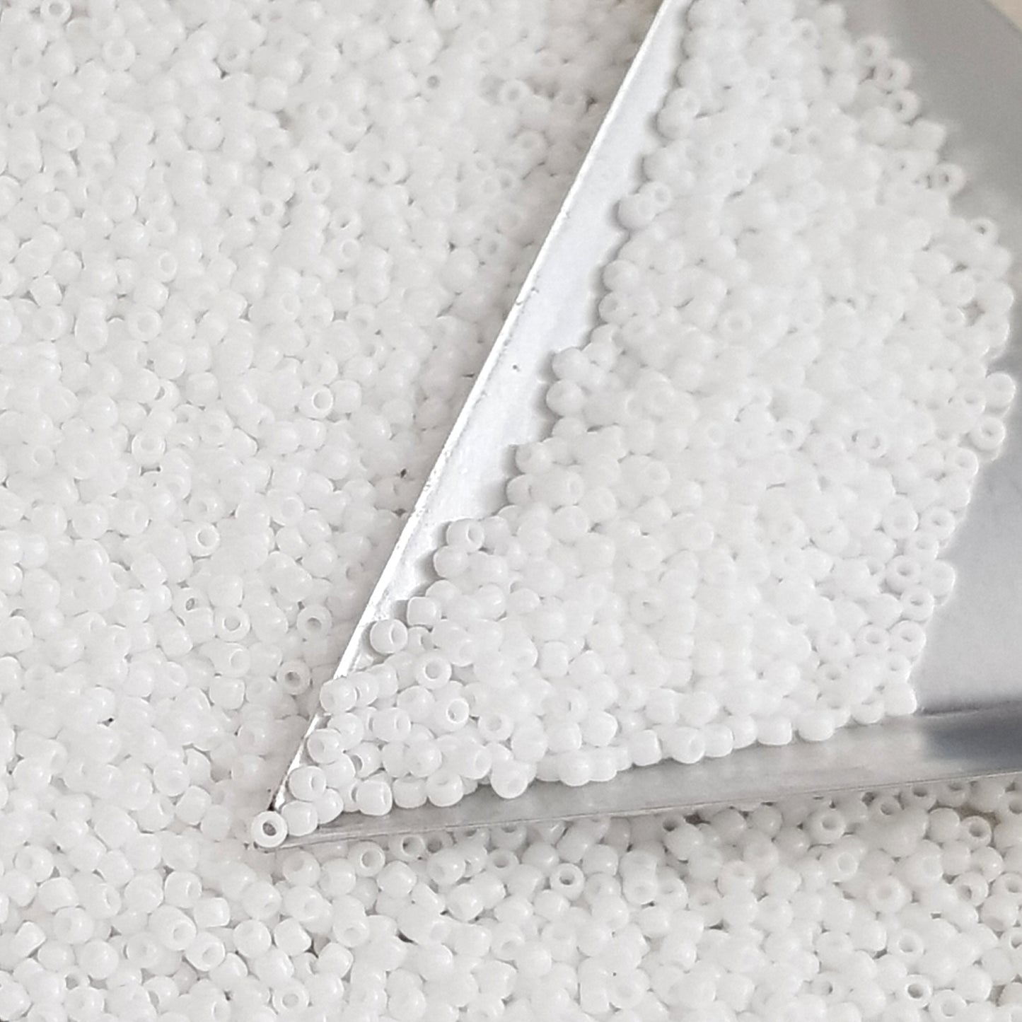 11/0 TR-41 White Opaque 10g/30g Round Toho Seed Beads | Beading Supply
