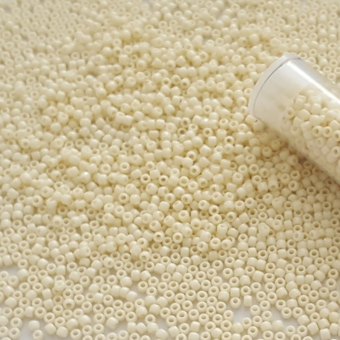 11/0 TR-51 Lt Beige Opaque Round Toho - Beading Supply - Kalitheo Jewellery