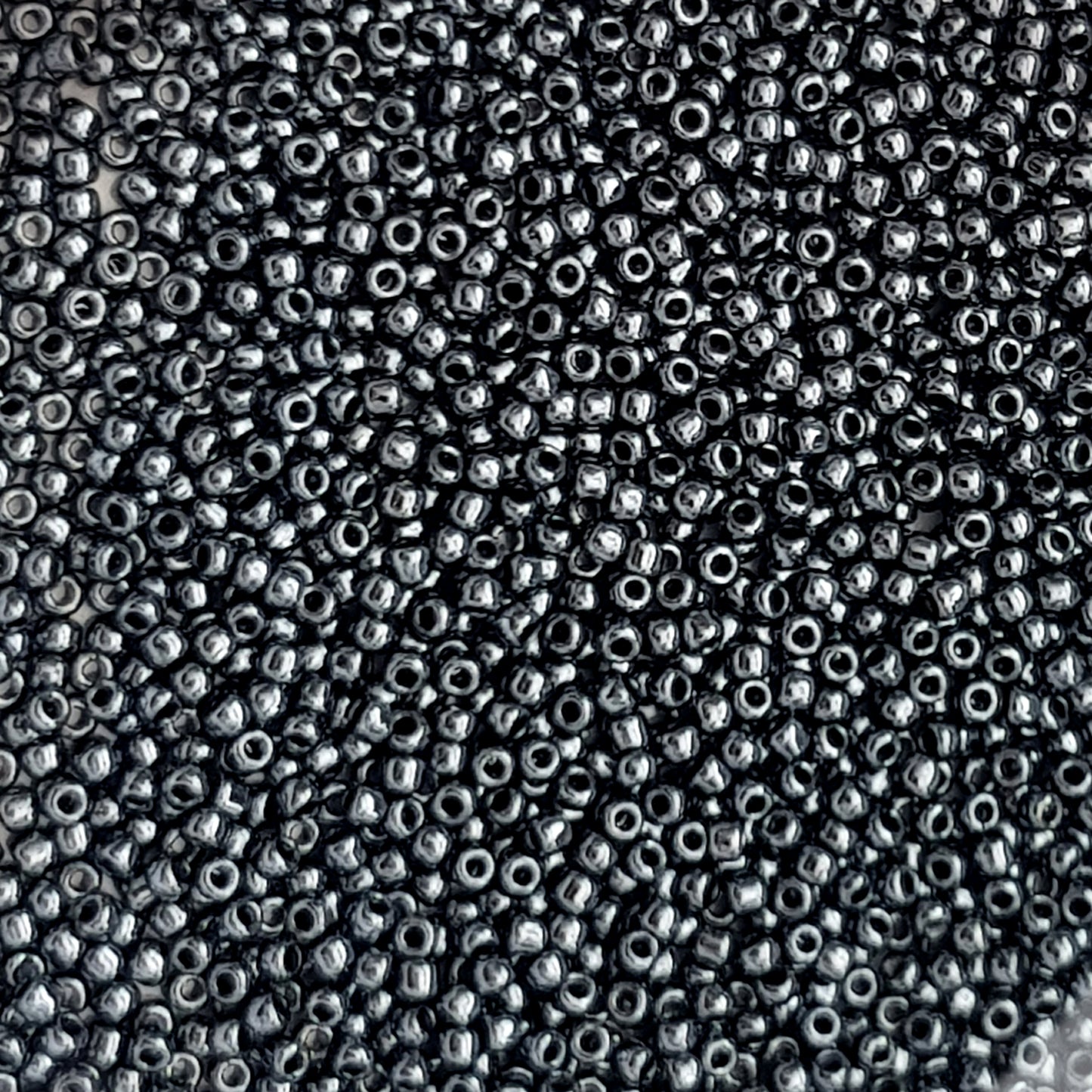 11/0 TR-81 Hematite Metallic 10g/30g Round Toho Seed Beads | Beading Supply