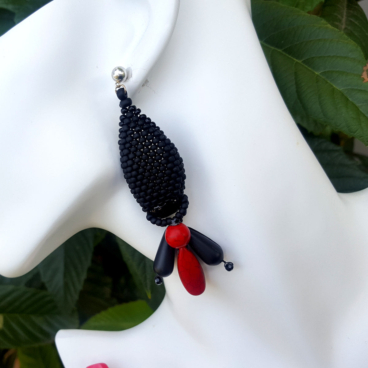 KTC-380 Stunning Statement Earrings - Black Agate - Red Howlite - Free Shipping - Kalitheo Jewellery