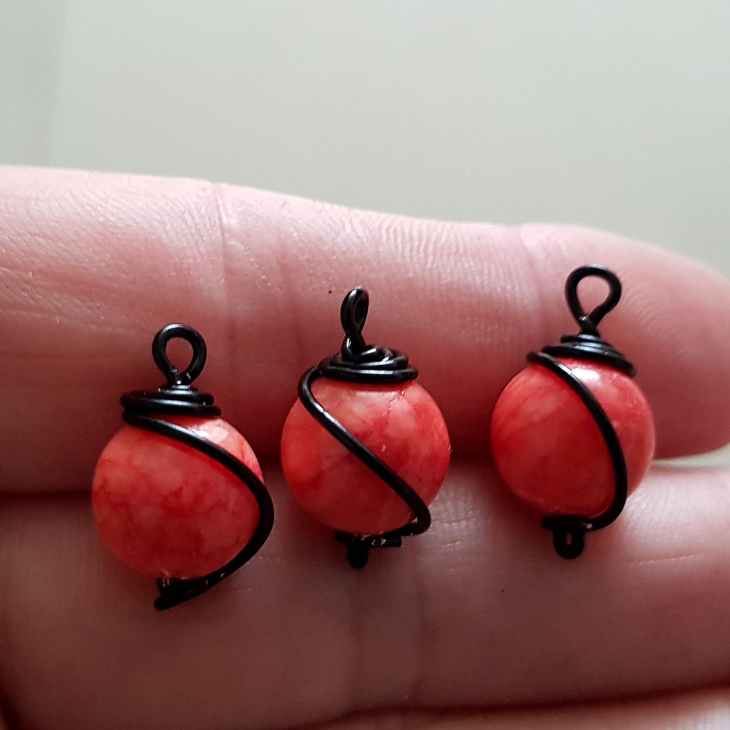 Black Wire Wrapped Peach Dyed Stone 10 mm | WB-005D | Jewellery Making Supply - Kalitheo Jewellery
