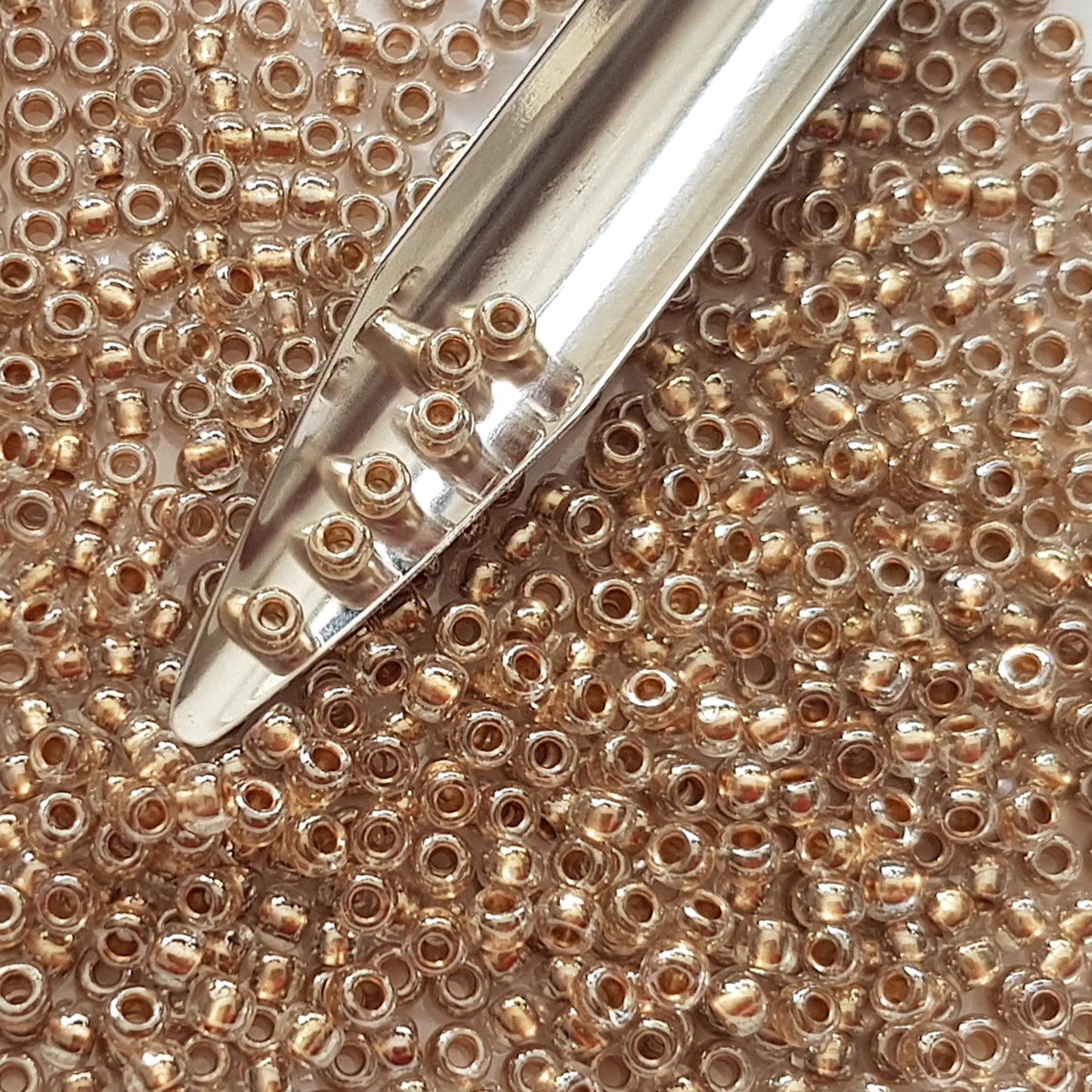 6/0 TR-989 Crystal Gold Lined Round Toho Seed Beads - Beading Supply - Kalitheo