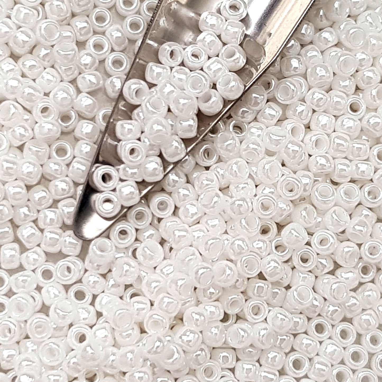 8/0 TR-121 White Lustre Opaque 10g/30g Round Toho Seed Beads - Beading Supply