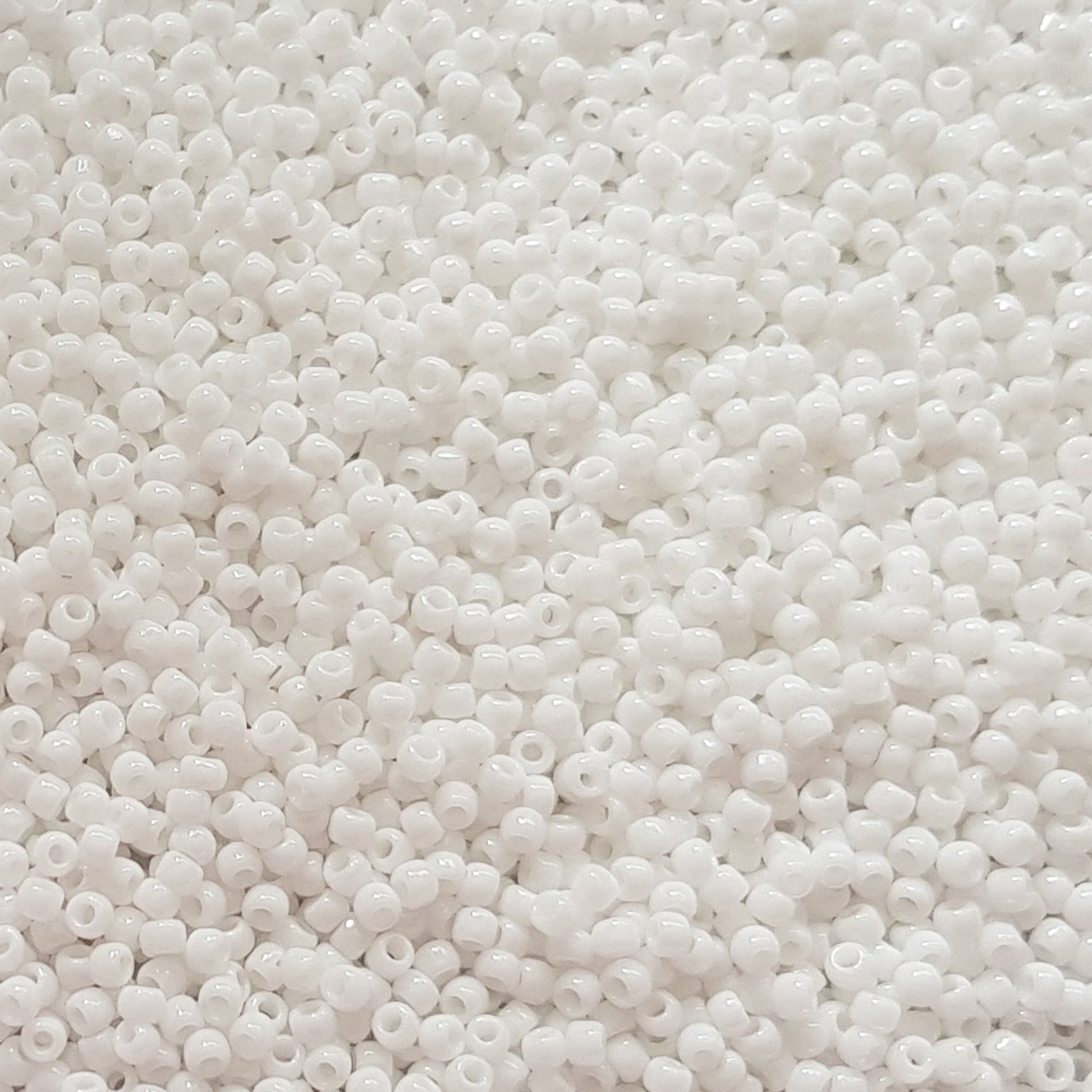 8/0 TR-41 White Opaque Round Toho Seed Beads - Beading Supply - Kalitheo