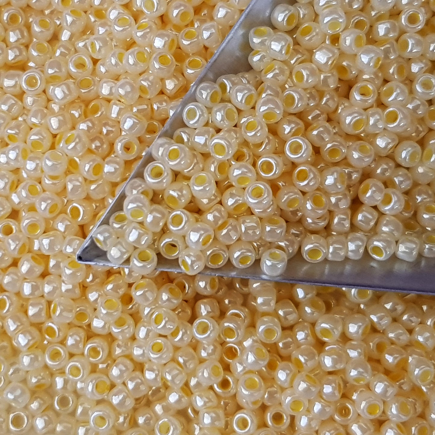 8/0 TR-902 Lemon Chiffon Ceylon 10g/30g Round Toho Seed Bead - Beading Supply