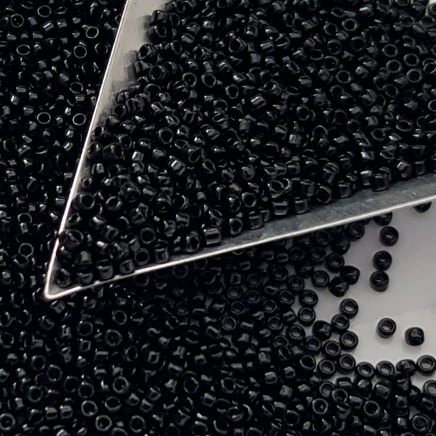 15/0 TR-49 Jet Black Opaque Round Toho 5g Seed Beads | Beading Supply