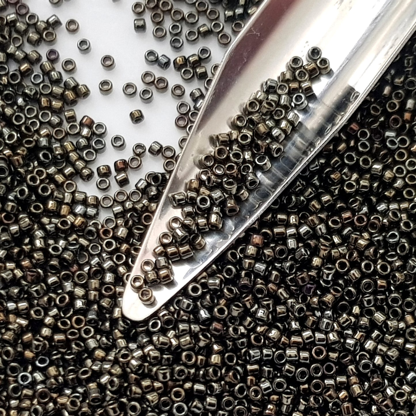 15/0 TR-83 Iris Brown Metallic Round Toho Seed Beads - Beading Supply