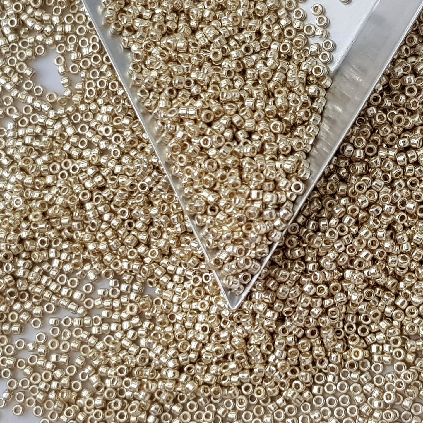 15/0 TR-PF558 Aluminium Galvanized PermaFinish Round Toho 5g Seed Beads | Beading Supply