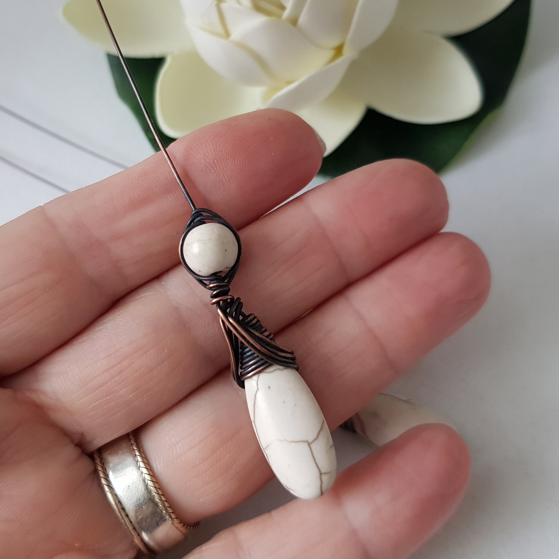 Headpins wire-wrapped copper white howlite | Kalitheo Findings