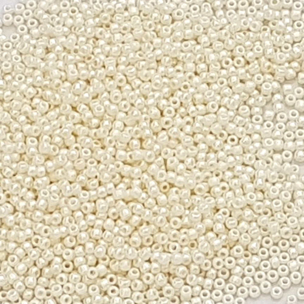 11/0 TR-122 White Navajo Opaque Lustre Round Toho Seed Beads - Beading Supply close up