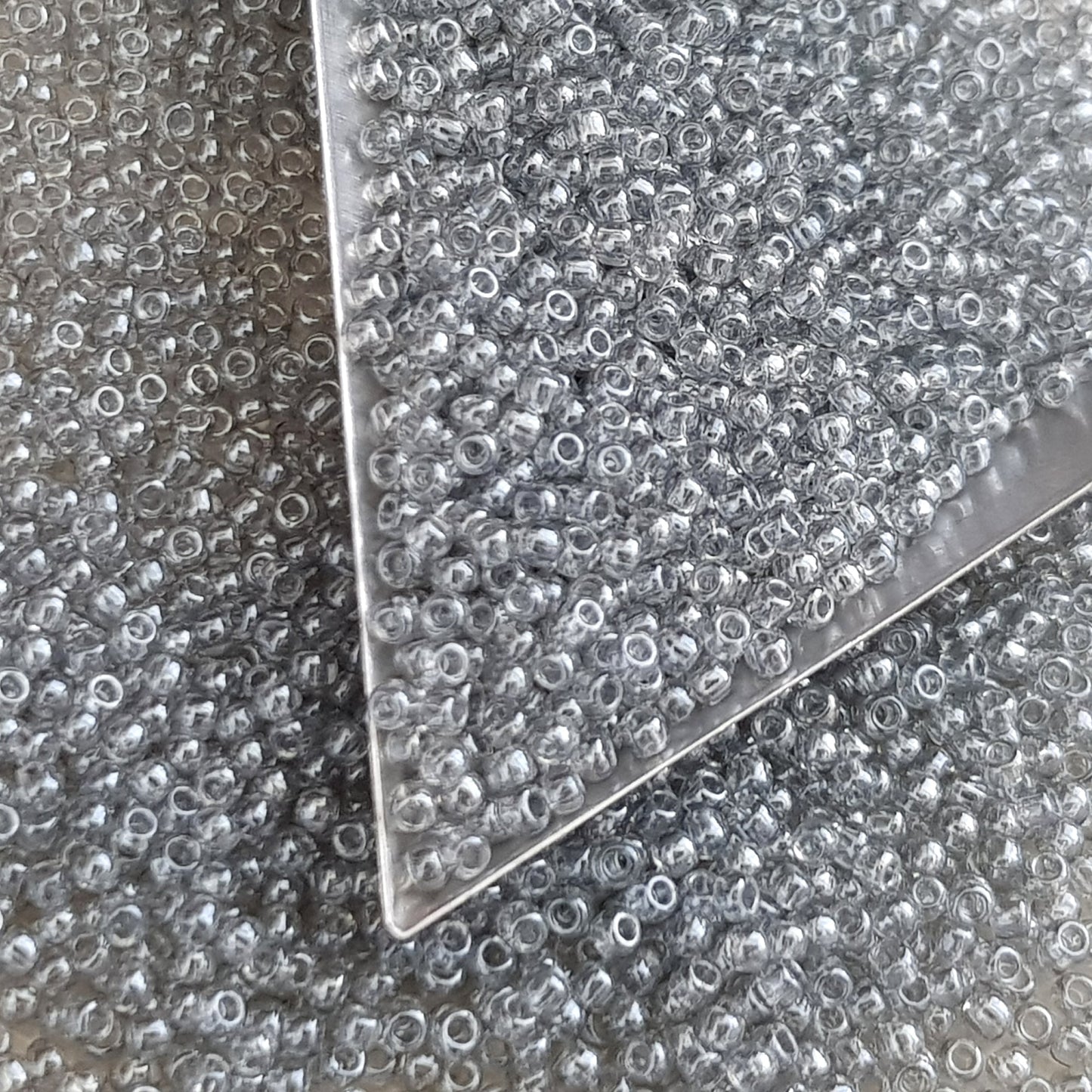 8/0 TR-112 Black Diamond Transparent Lustre 10g/30g Round Toho Seed Beads | Beading Supply