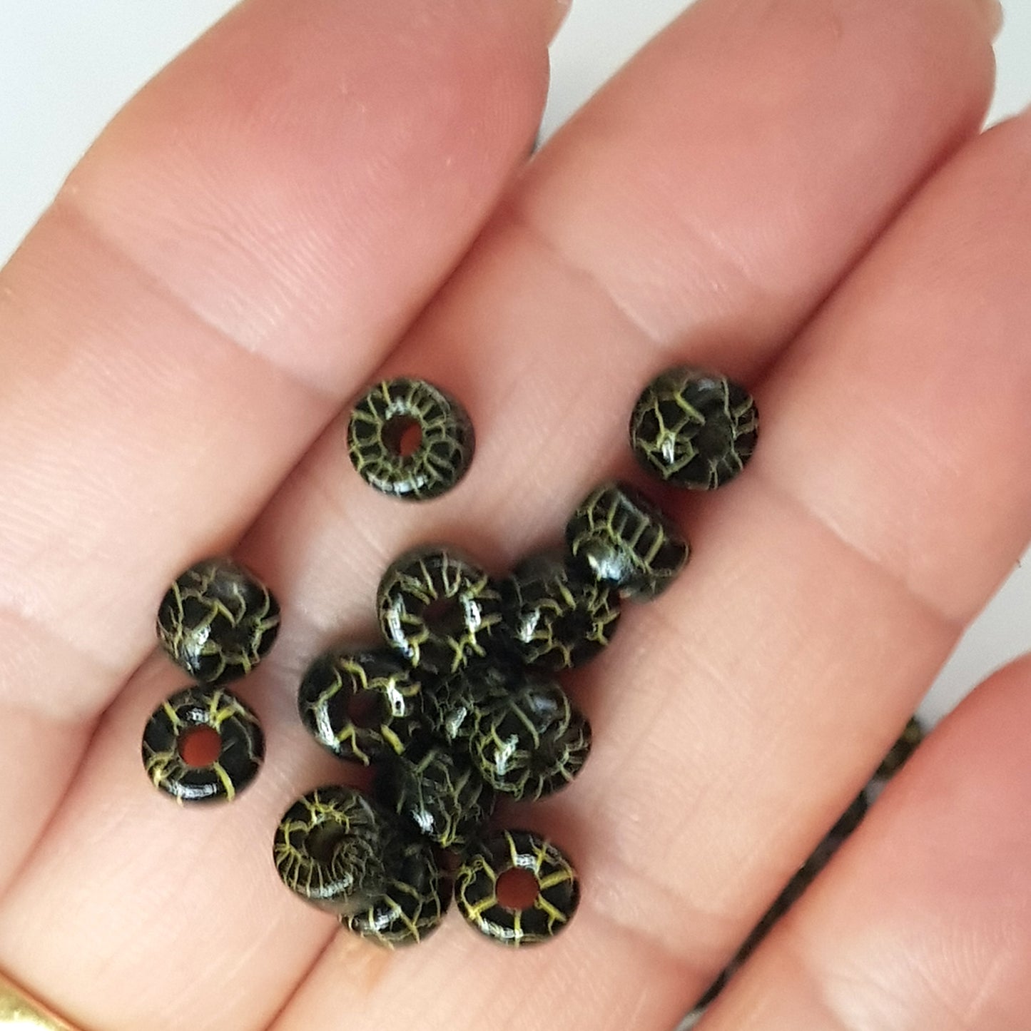 Matubo 2/0 Seed Beads - Jet Black/Yellow - 6mm Round Beads -Kalitheo
