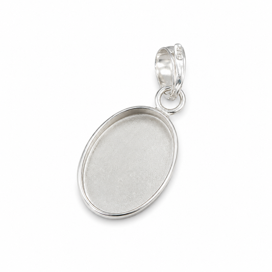 Oval Bezel Pendant Setting with White background