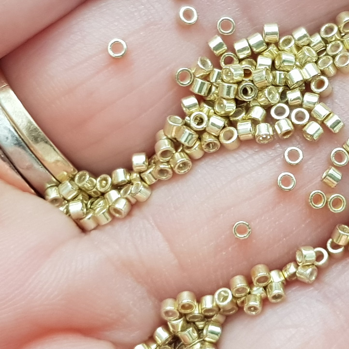 Aiko 11/0 TA-559 Yellow Gold Galvanized Precision-Cut Cylinder Toho Seed Beads | Beading Supply