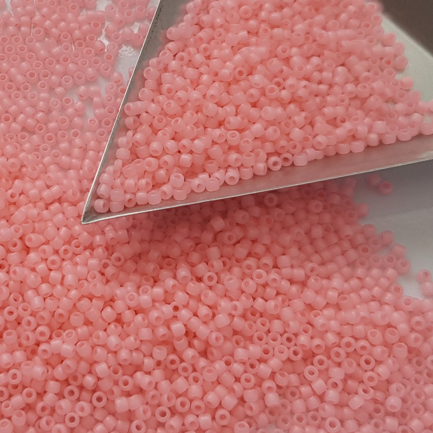 11/0 TR-145F Pink Innocent Frosted Ceylon 10g/30g Round Toho Seed Beads | Beading Supply