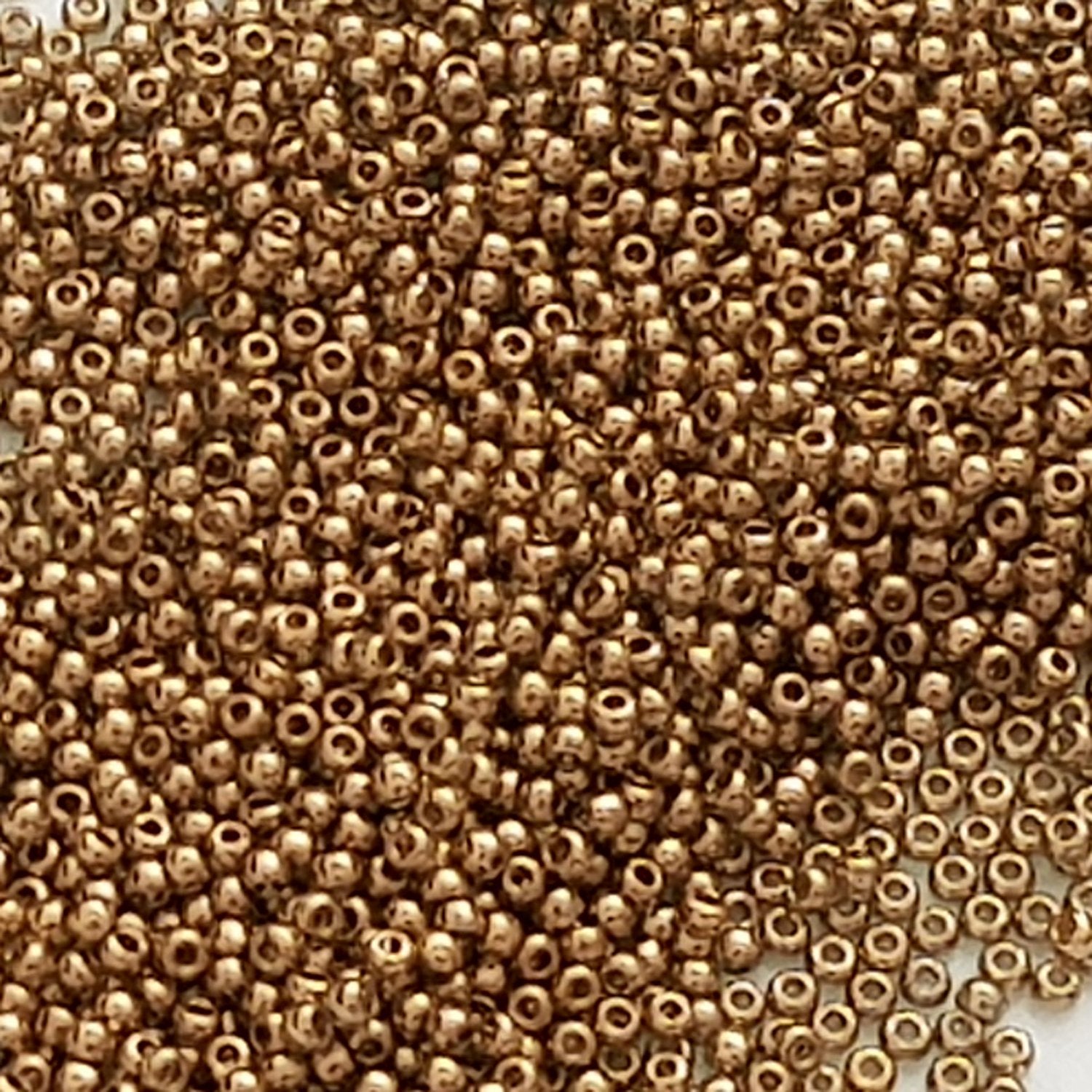 11/0 TR-204 Montana Blue Gold Lustre Round Toho Seed Beads - Beading Supply - Kalitheo Jewellery