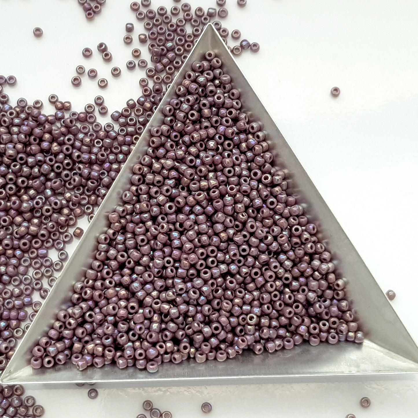 11/0 TR-412 Lavender Rainbow Opaque 10g/30g Round Toho Seed Beads | Beading Supply