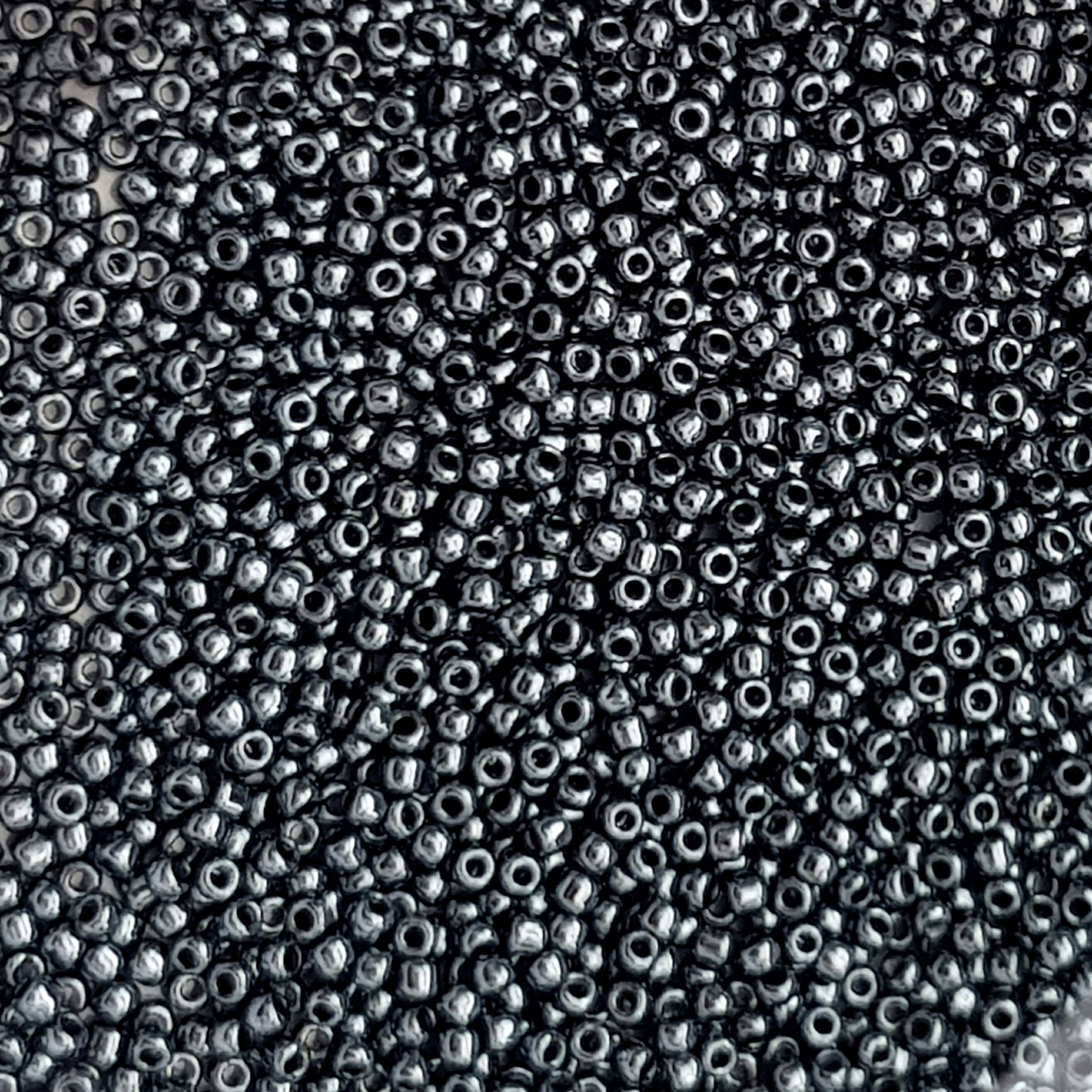 15/0 TR-81 Hematite Metallic Round Toho Seed Beads - Beading Supply
