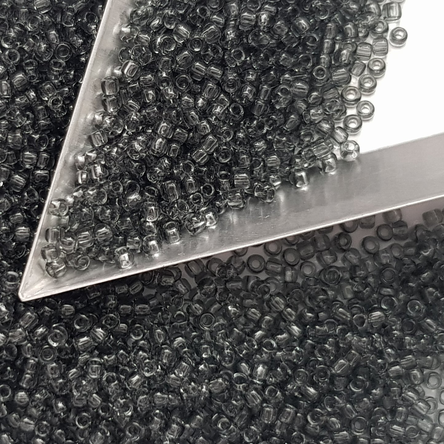 11/0 TR-9B Grey Transparent 10g/30g Round Toho Seed Beads | Beading Supply