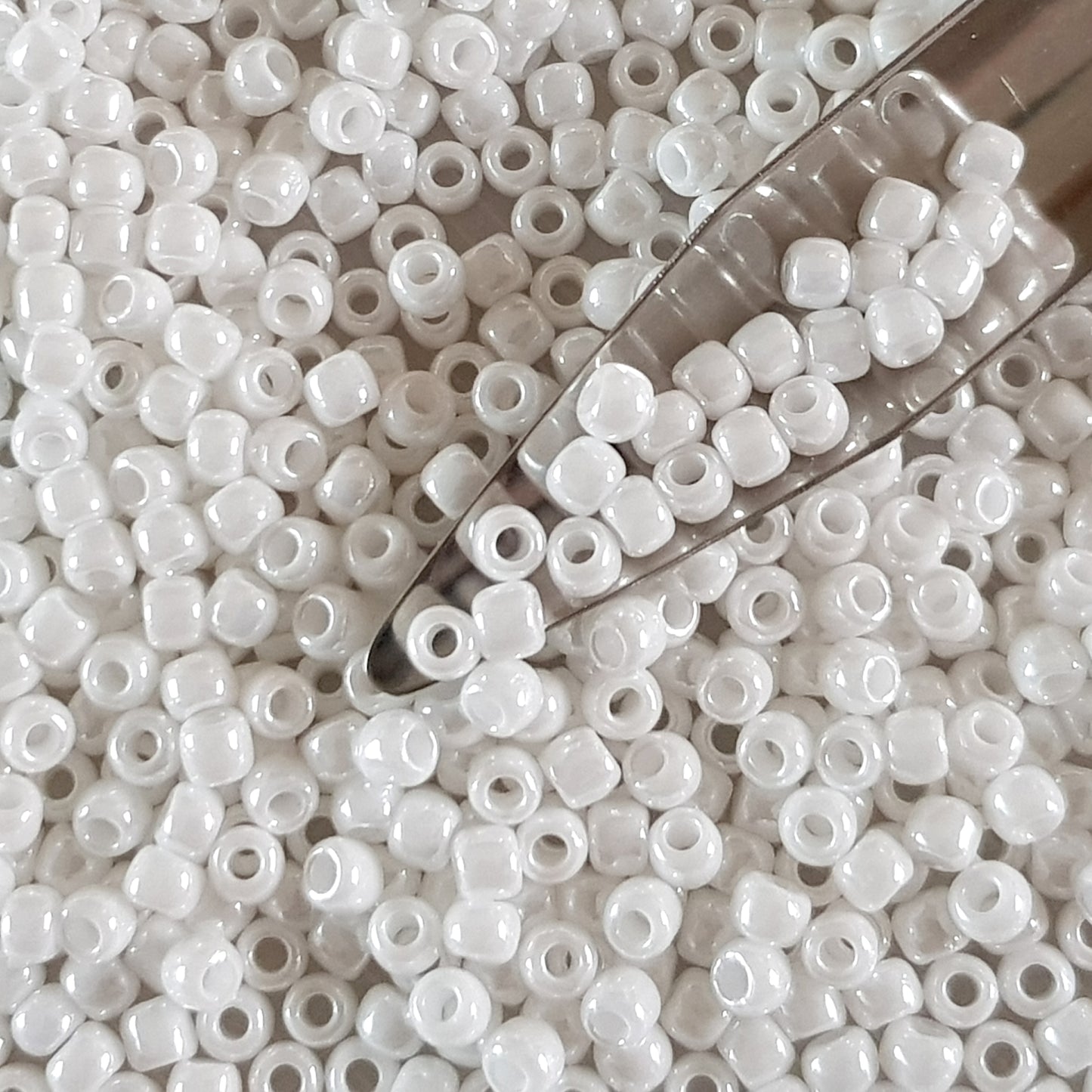 6/0 TR-121 White Opaque Lustre 10g/30g Round Toho Seed Beads - Beading Supply