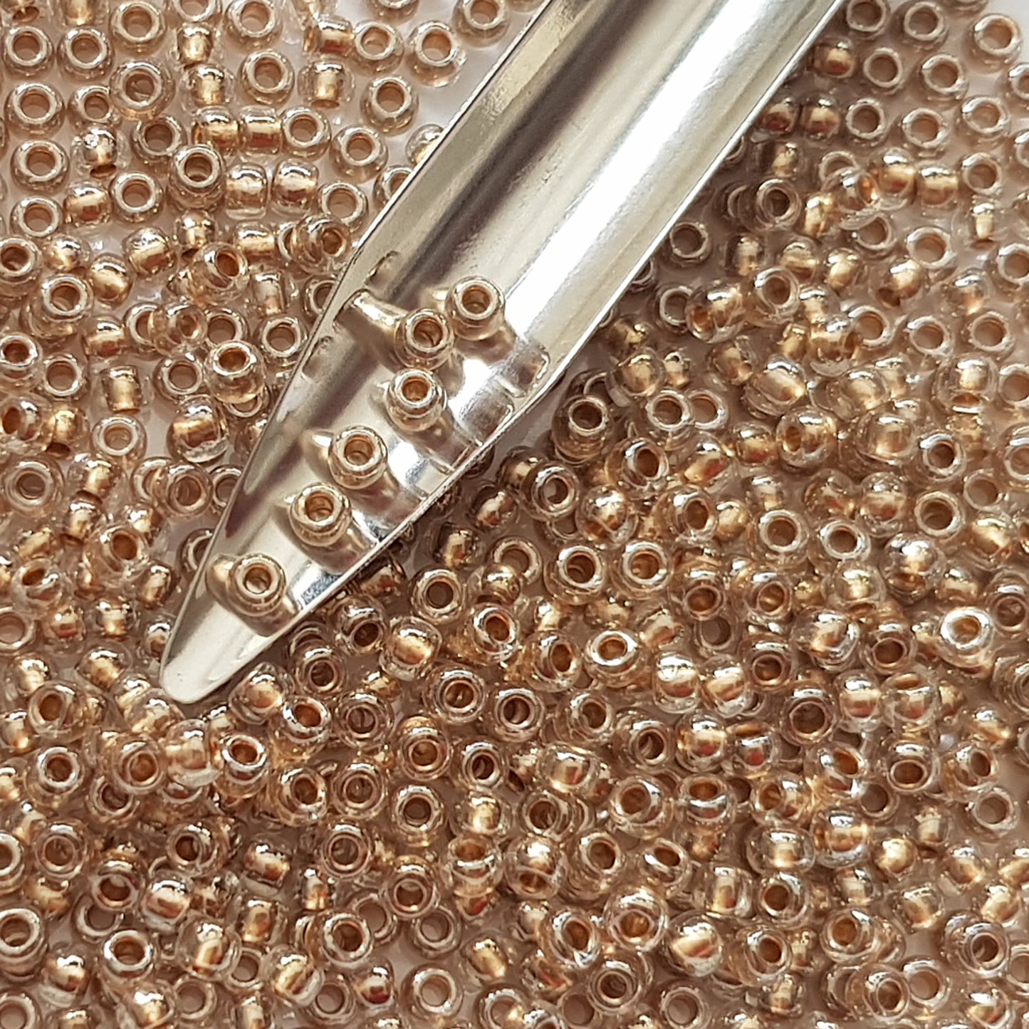 6/0 TR-989 Crystal Gold Lined Round Toho Seed Beads - Beading Supply - Kalitheo 