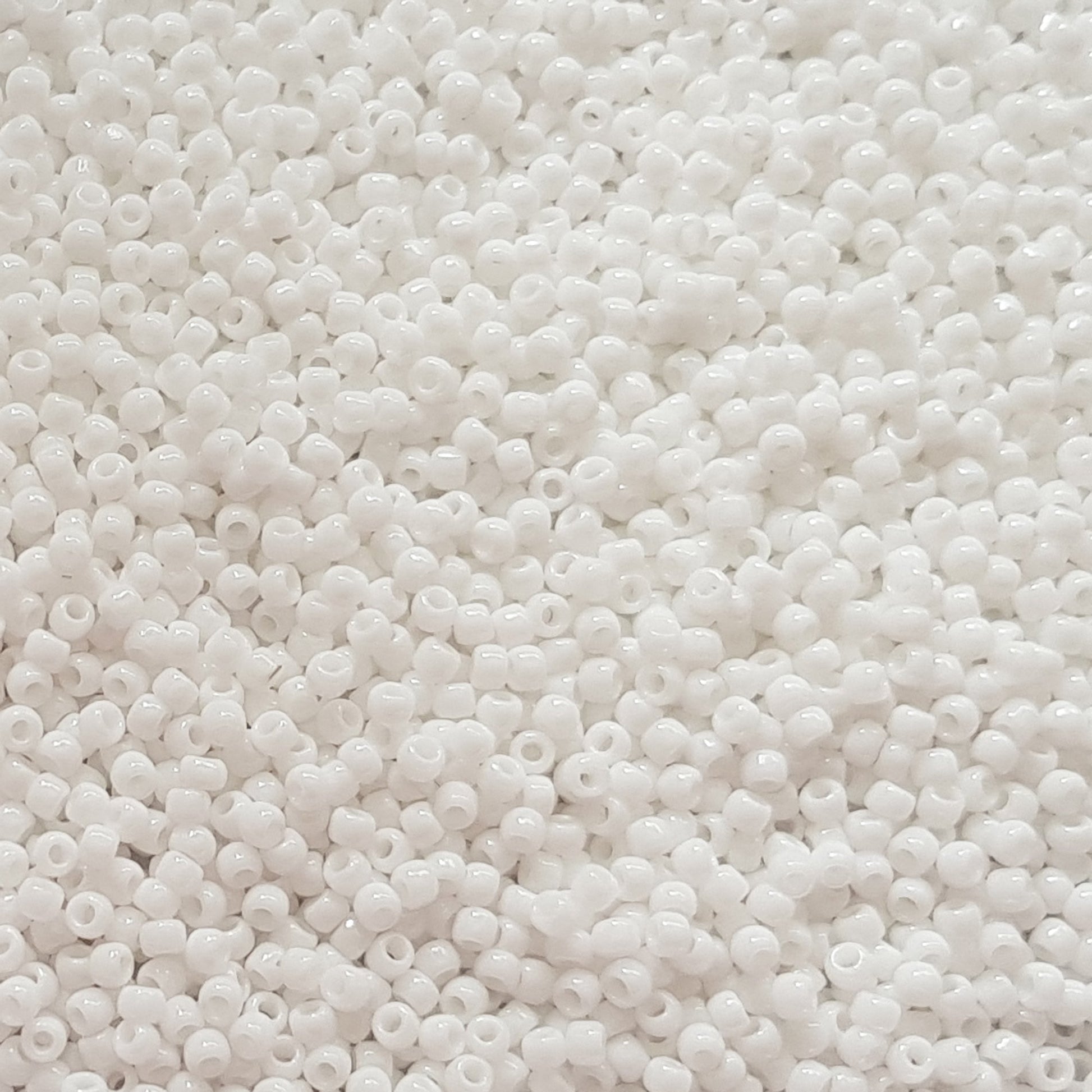 8/0 TR-41 White Opaque Round Toho Seed Beads - Beading Supply - Kalitheo 