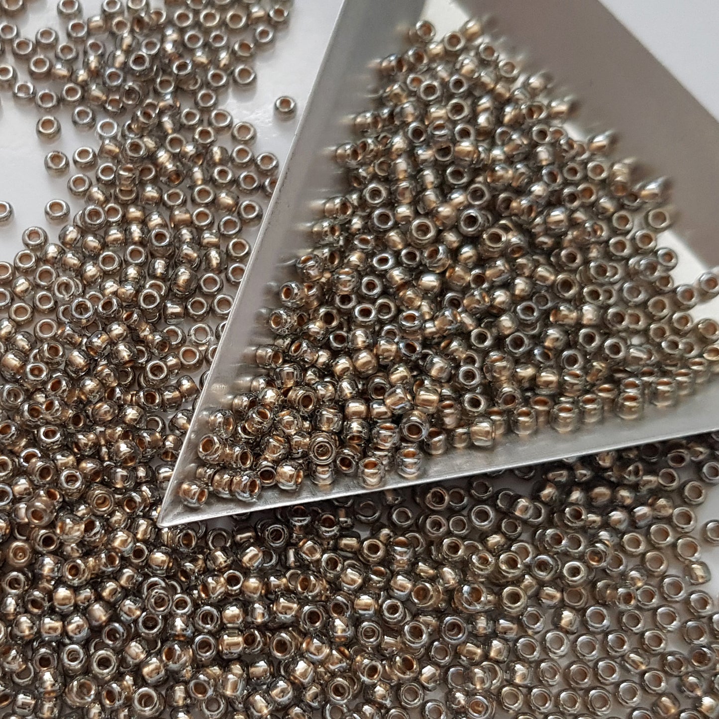 8/0 TR-993 Black Diamond Gold Lined 10g/30g Round Toho Seed Beads - Beading Supply