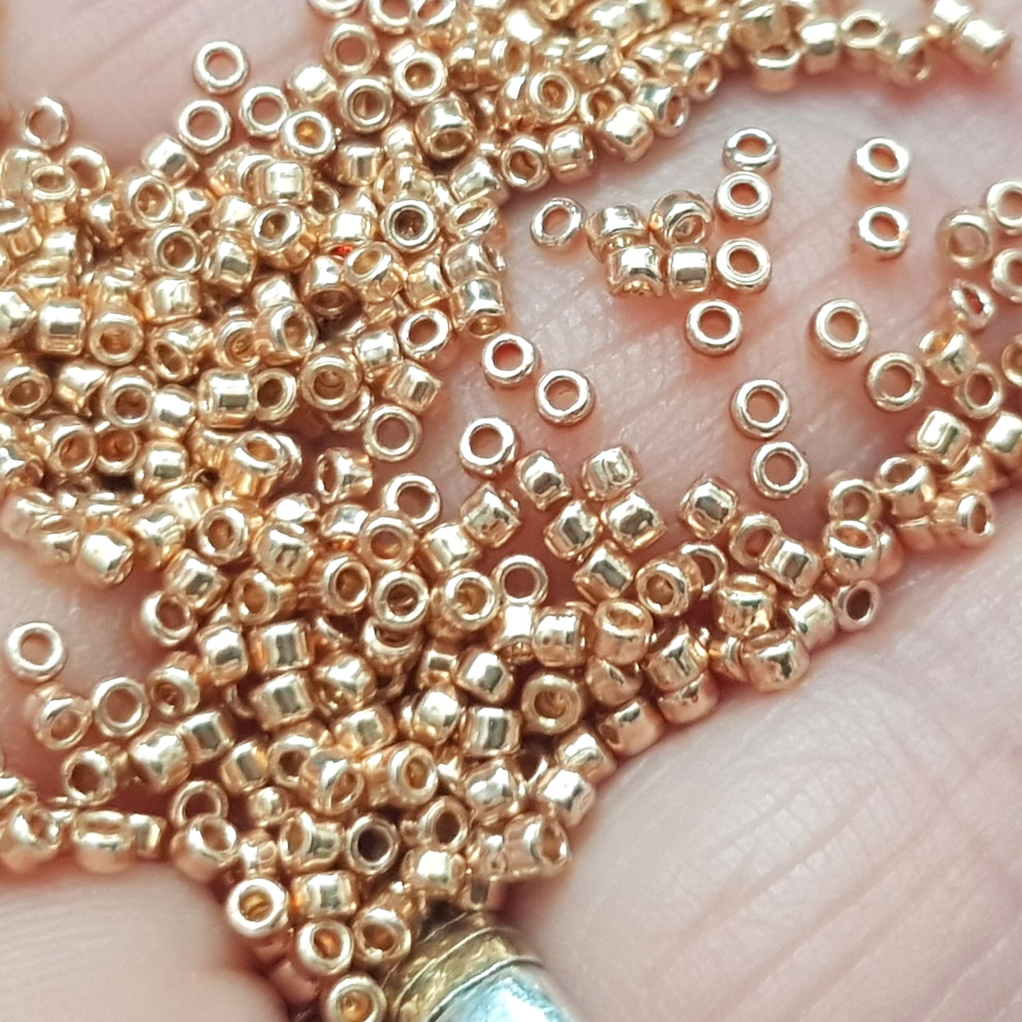 15/0 TR-PF551 Rose Gold Galvanized PermaFinish Round Toho 5g Seed Beads | Beading Supply