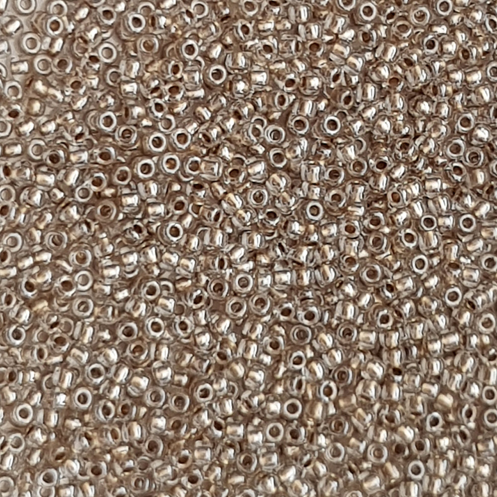 11/0 Toho Seed Beads in crystal gold-lined TR-989 close up.