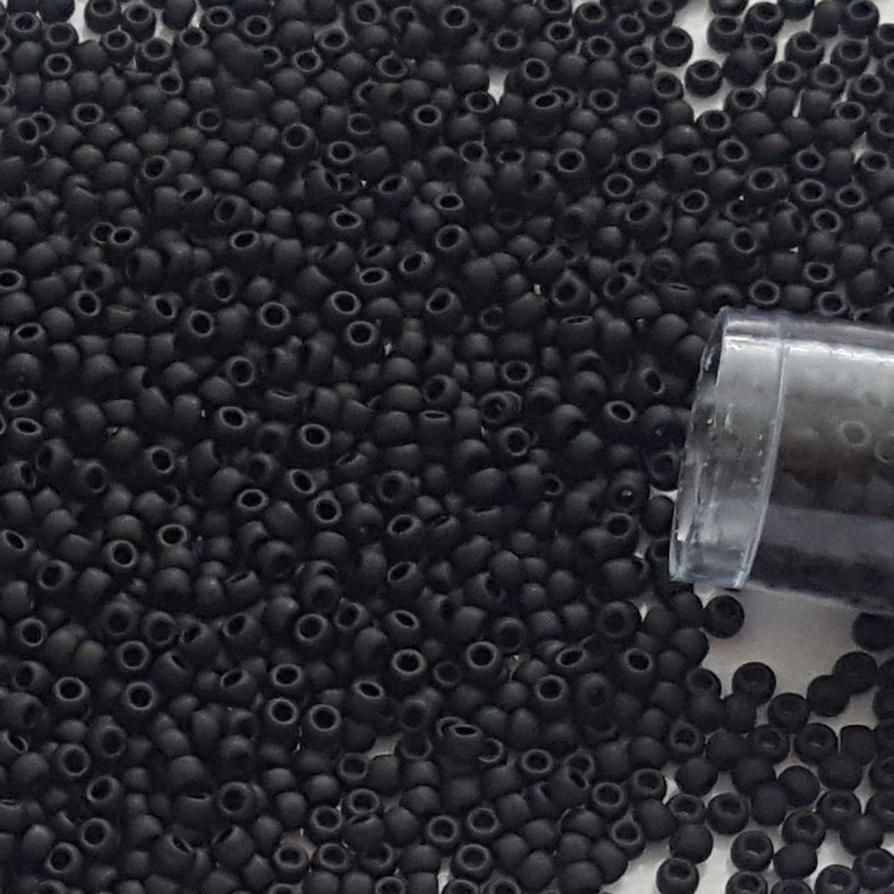 11/0 TR-49F Jet Black Opaque Matte Round Toho - Beading Supply - close up