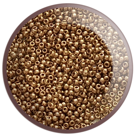11/0 TR-204 Montana Blue Gold Luster Round Toho Seed Beads  in a circle white background.