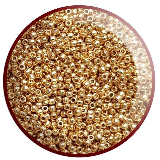 11/0 Toho seed beads 11/0 in starlight gold galvanized permanent finish tr-pf557 in a circle .