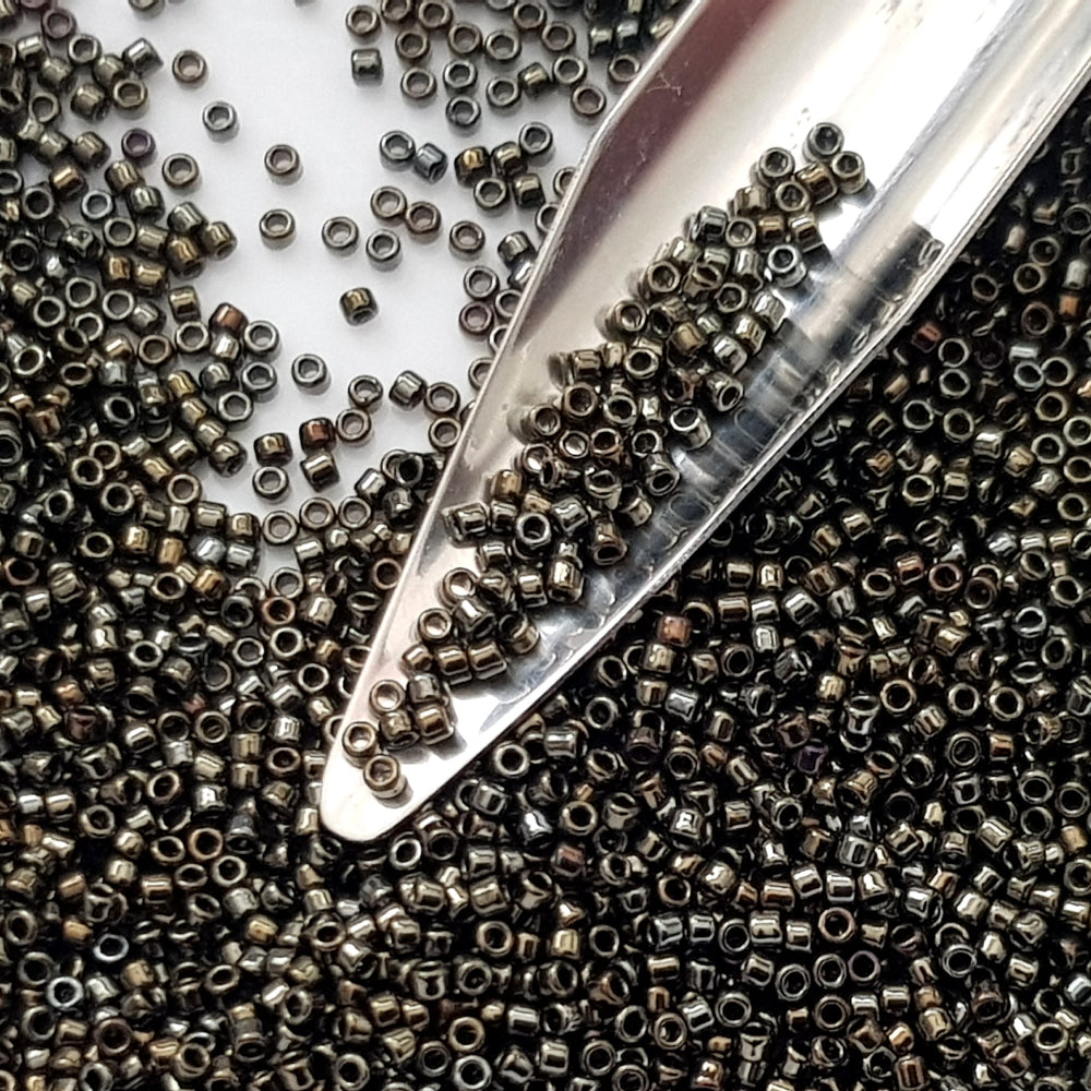 close up beads with beading scoop