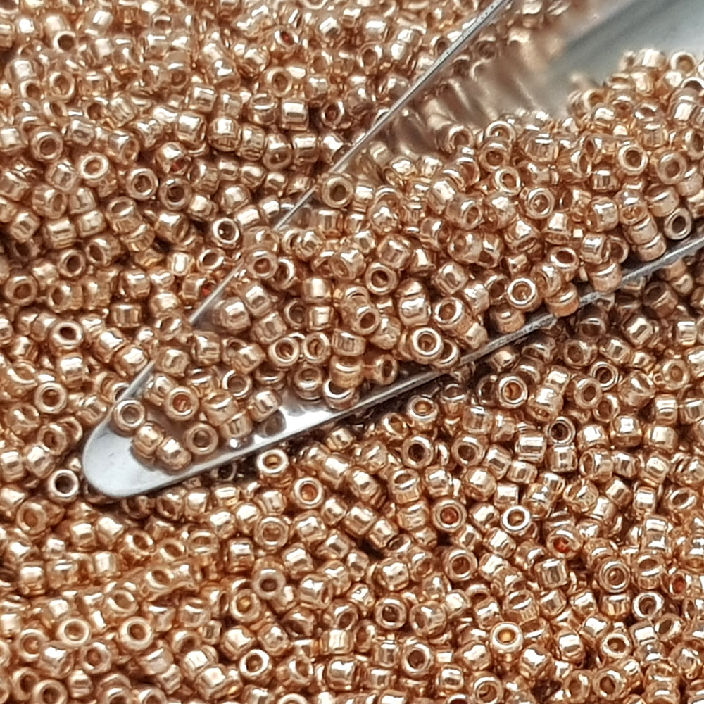 15/0 rose gold galvanize permanent finish TR-PF551 with a beading scoop.