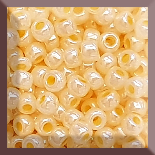 8/0 Toho Seed Beads in Peach Cobbler TR-148 close up